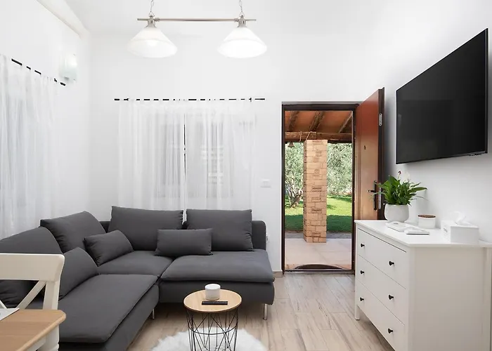 Rustic House In The Forest Vakantiehuis